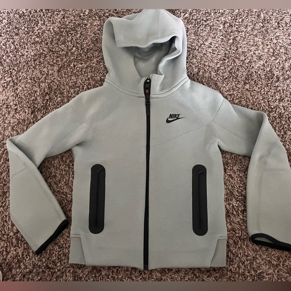 Nike Sportswear Tech Fleece
Big Kids' (Boys') Full-Zip Hoodie
